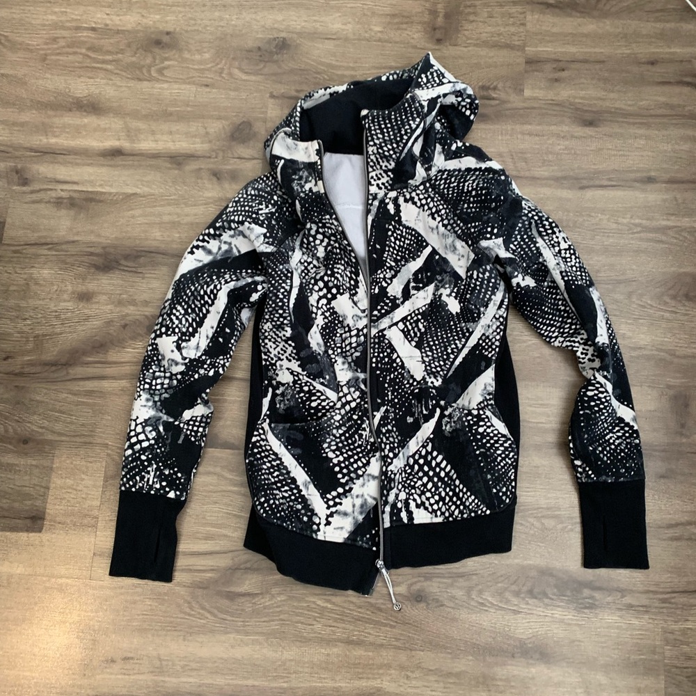 Lululemon fleece jacket !